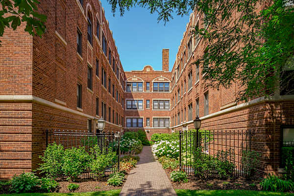 5552-60 N. Lakewood Ave. property
